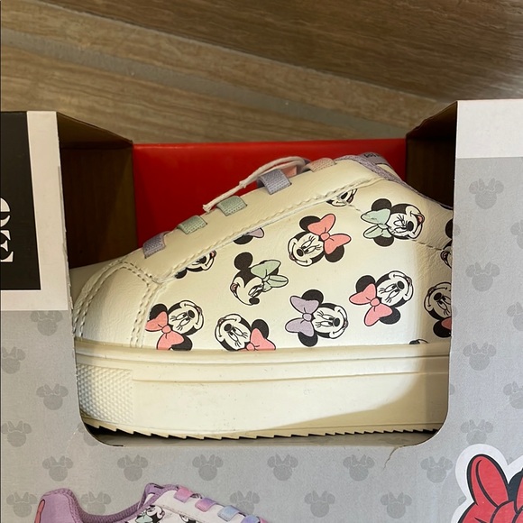 DISNEY NIB Girls Size 2 Minnie Mouse Character Sneakers White Pink Purple Bow - Picture 4 of 9